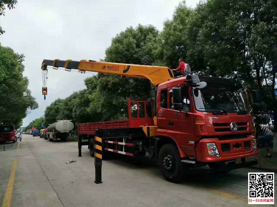 東風(fēng)御龍后八輪12噸隨車(chē)吊左前圖片