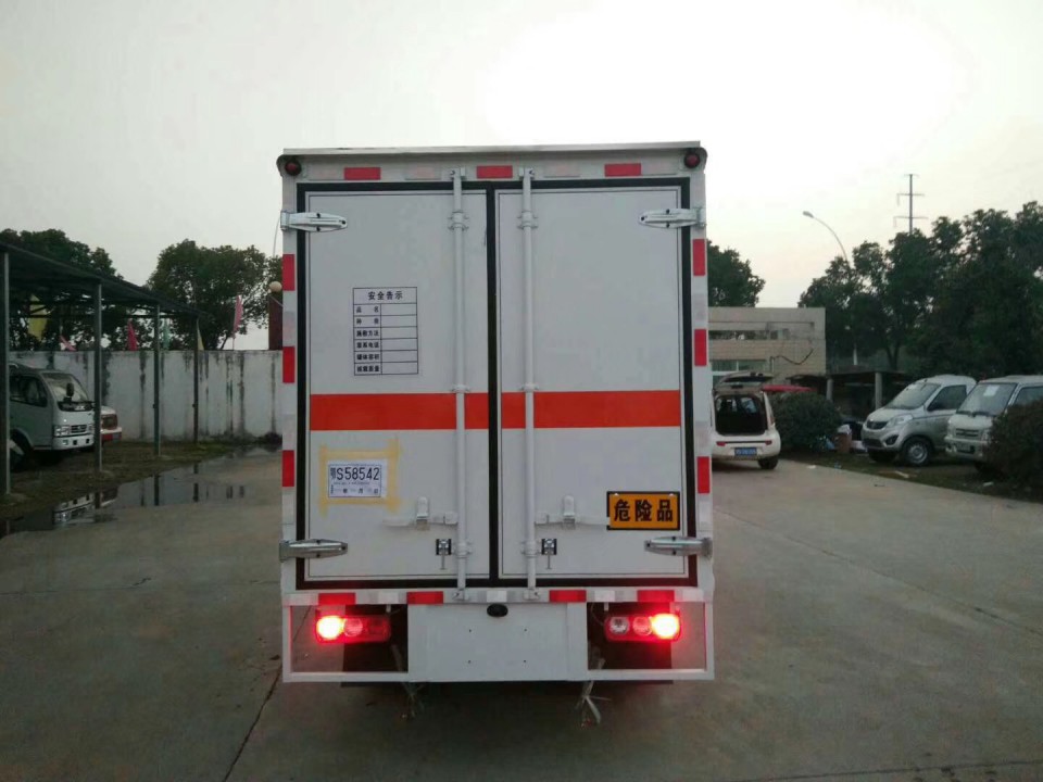 湖北程力躍進(jìn)小福星爆破器材運(yùn)輸車(chē) (9)