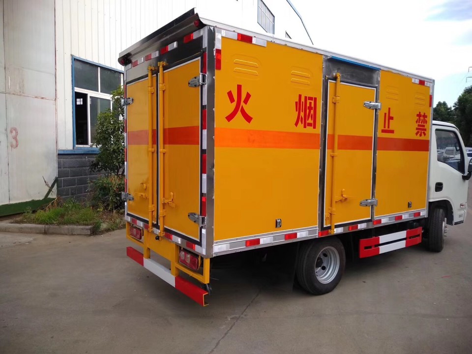 湖北程力躍進(jìn)小福星爆破器材運(yùn)輸車(chē) (11)