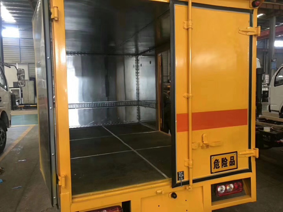 湖北程力躍進(jìn)小福星爆破器材運(yùn)輸車(chē) (13)