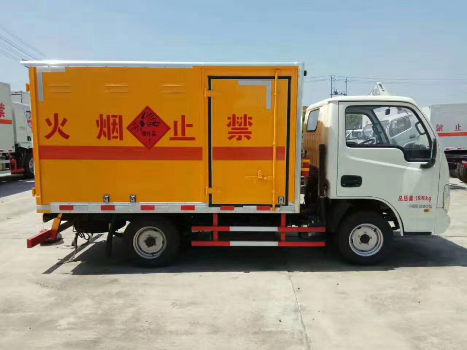 湖北程力躍進(jìn)小福星爆破器材運(yùn)輸車(chē) (17)