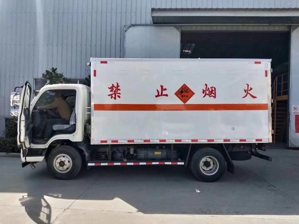 湖北程力福田奧鈴爆破器材運(yùn)輸車 (6)