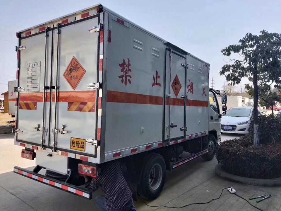 湖北程力福田奧鈴爆破器材運(yùn)輸車 (8)