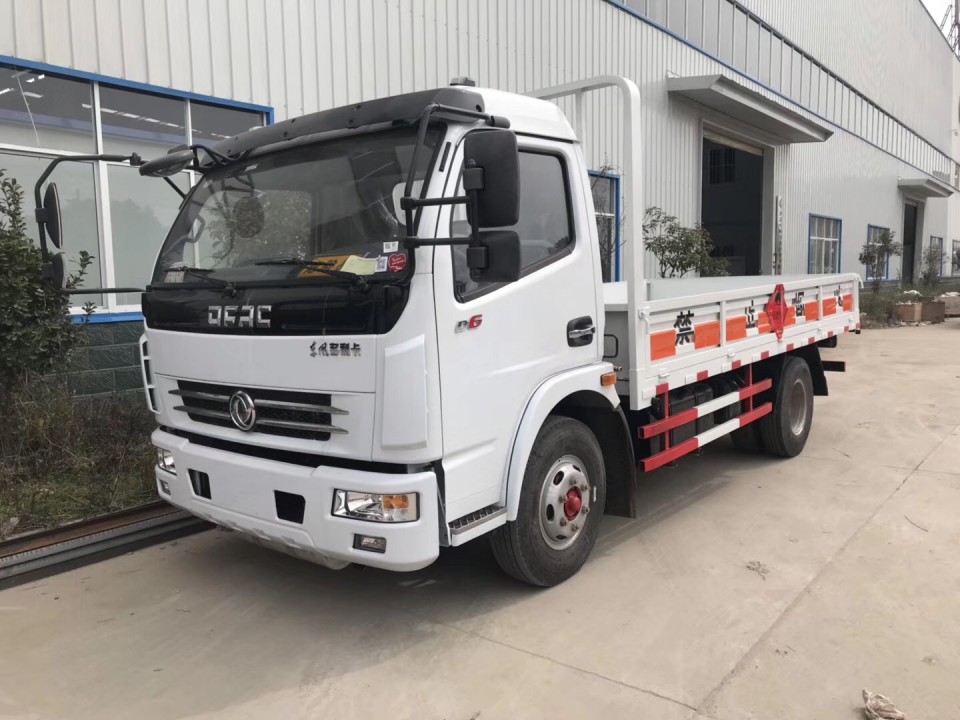 湖北程力東風(fēng)多利卡D7 5米1氣瓶運(yùn)輸車(chē) (1)