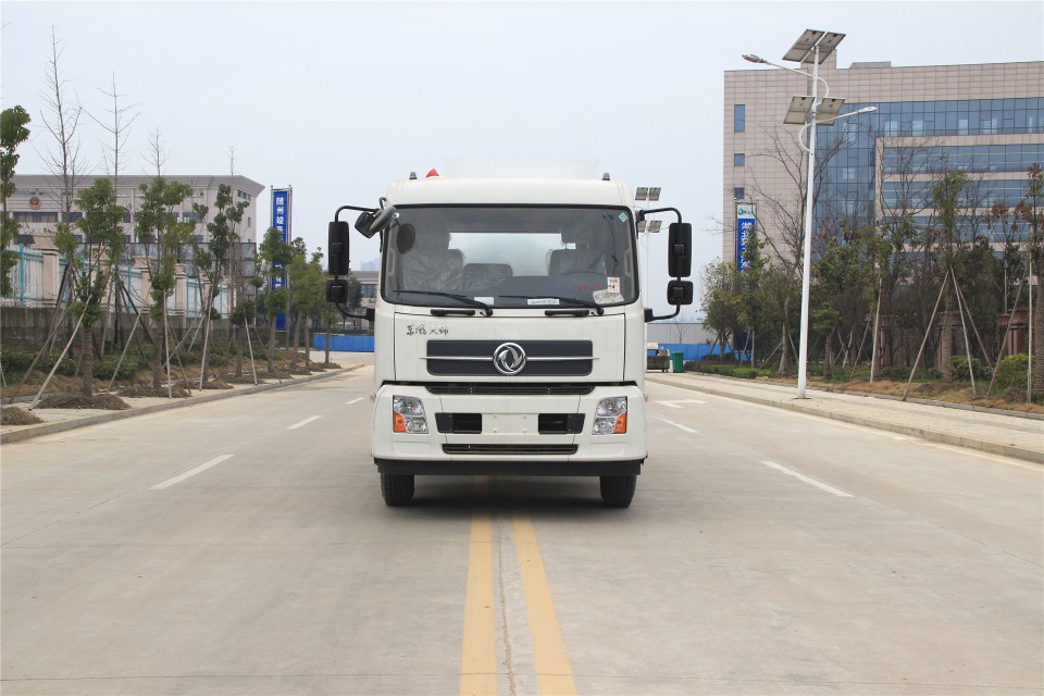 東風(fēng)天錦10立方程力餐廚垃圾車 (6)